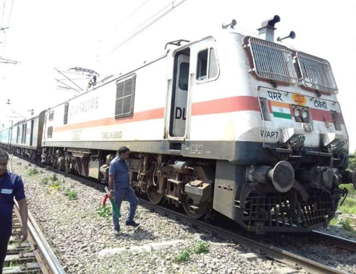 New Delhi - Lucknow Jn Swarn Shatabdi Express/12004 News - Railway Enquiry