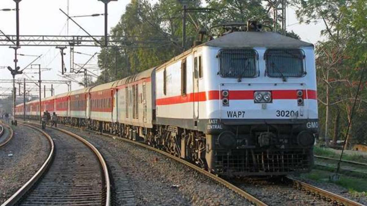 Avadh Assam Express (PT)/15910 News - Railway Enquiry