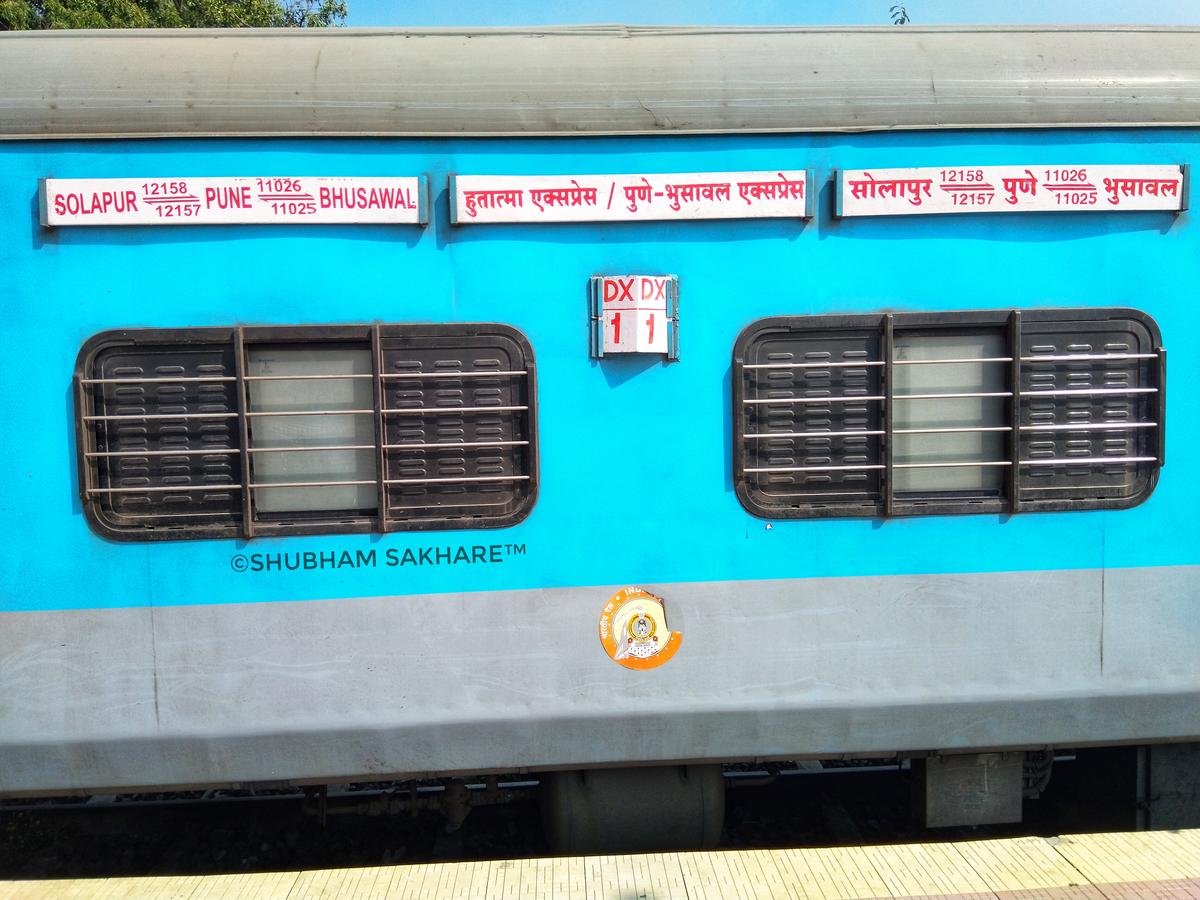 bhusaval pune express train time table