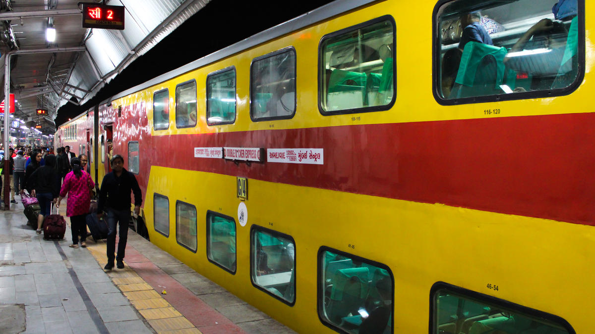 Ahmedabad - Mumbai Central AC Double Decker Express/12932 Picture & Video  Gallery - Railway Enquiry