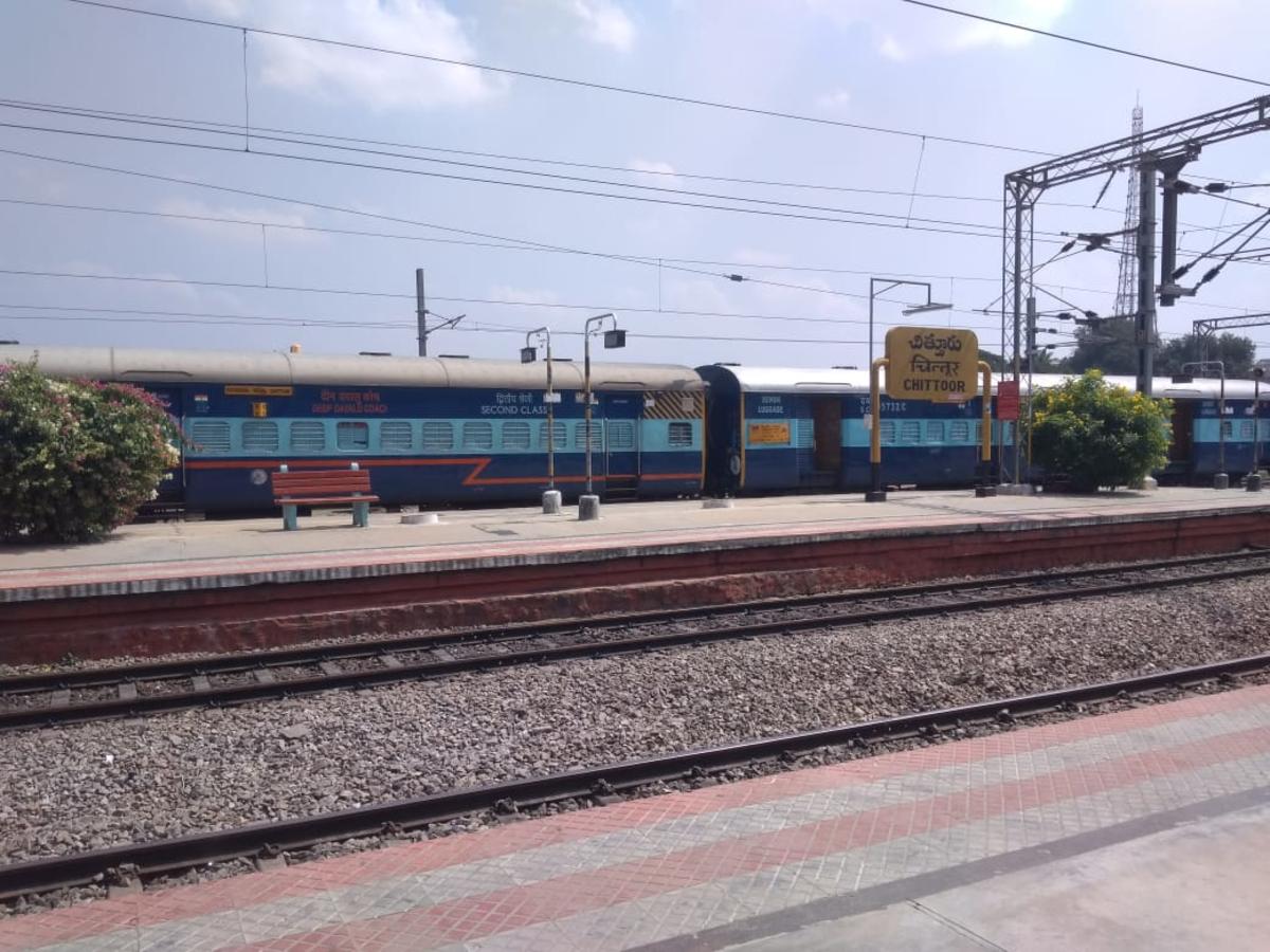 bharat ke 8 bhutiya railway station