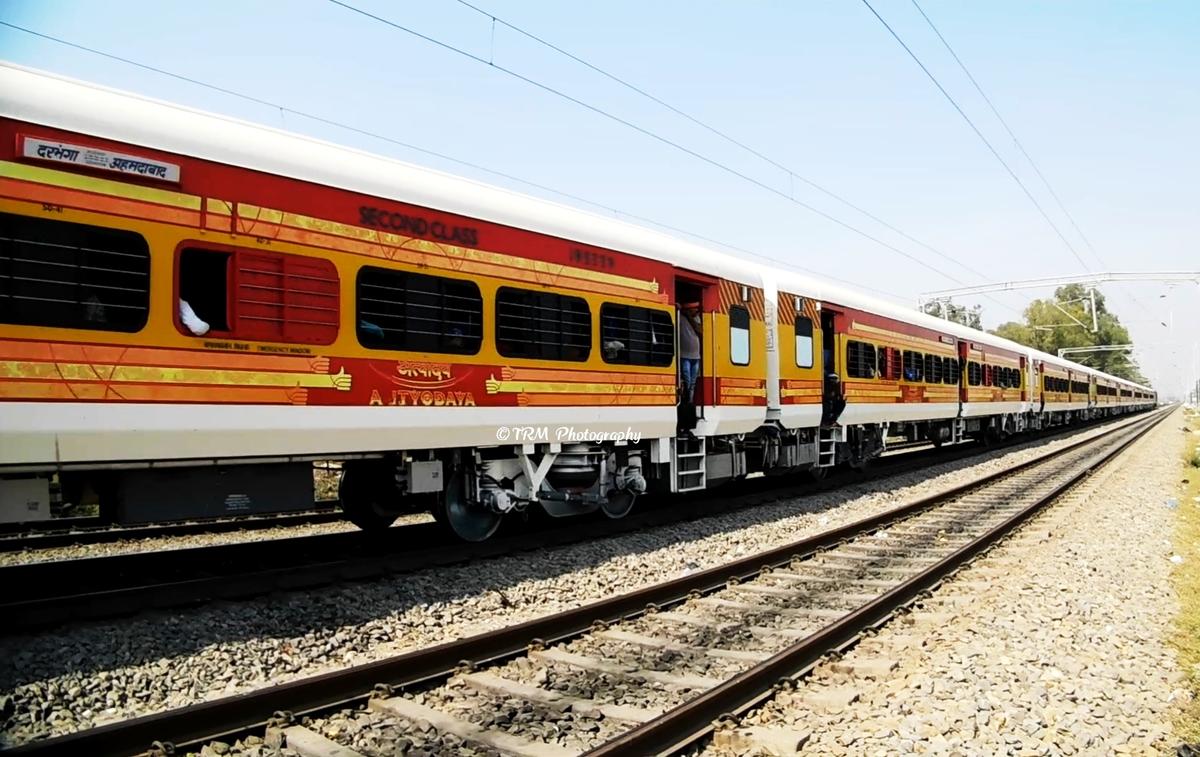 15560/Ahmedabad - Darbhanga Antyodaya Express - Ratlam to Chhapra ECR/East  Central Zone - Railway Enquiry